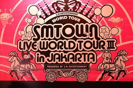  Who said, "Ayo main bersama~!" when they were in Jakarta for SMTOWN LIVE WORLD TOUR III?