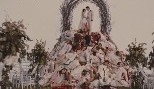  Who is in the hàng đầu, đầu trang of the pyramid? (under Bella and Edward)