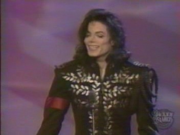  Michael was a presenter at "The Jackson Family Honors" awards Zeigen back in 1994