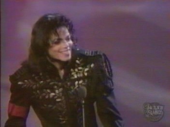  Michael was a presenter at "The Jackson Family Honors" awards tunjuk back in 1994