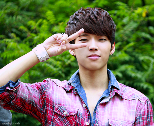  What is Infinite Woohyun's brother name?
