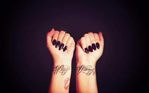  Demi used to write 'stay strong' on her wrists before she went to rehab and actually got the tattoo.