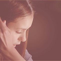  Elena:"I didn't think, I was capable of hate, but I hate her that I hate her." To who a dit her this, about who?