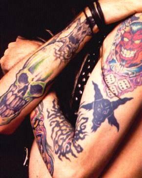  These tatouages belong to ?