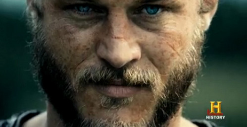  Who portrays the part of Ragnar Lothbrok?