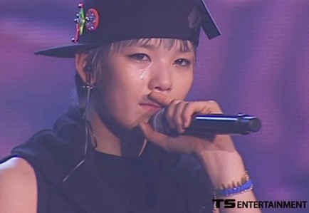  Besides Zelo, who else cried while Membaca a letter at the BAP konsert in Korea?