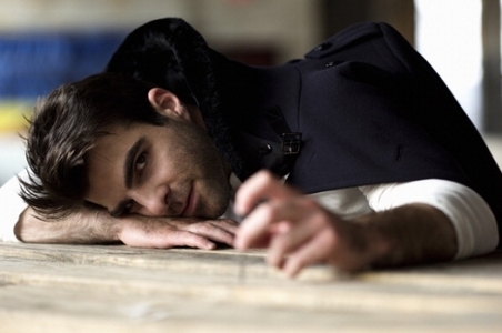Post a picture of an actor laying down. - Hottest Actors Answers - Fanpop