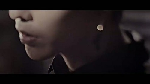  "That XX" 由 G-Dragon 音乐 video screencap