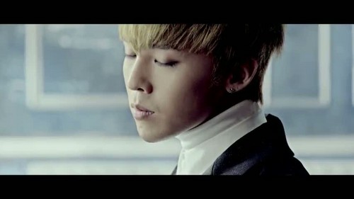  "That XX" द्वारा G-Dragon संगीत video screencap