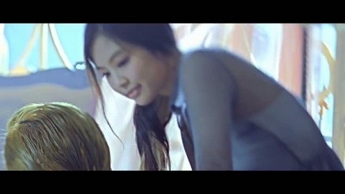  "That XX" oleh G-Dragon musik video screencap