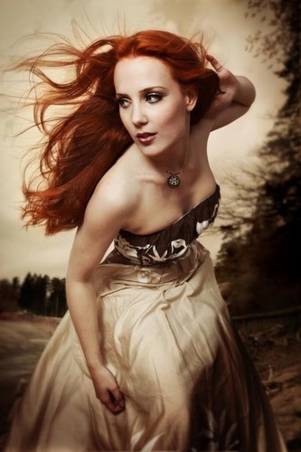 Another Simone Simons pic, because she so beautiful