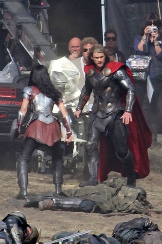  Chris Hemsworth and His Body Double on Set 'Thor: The Dark World
