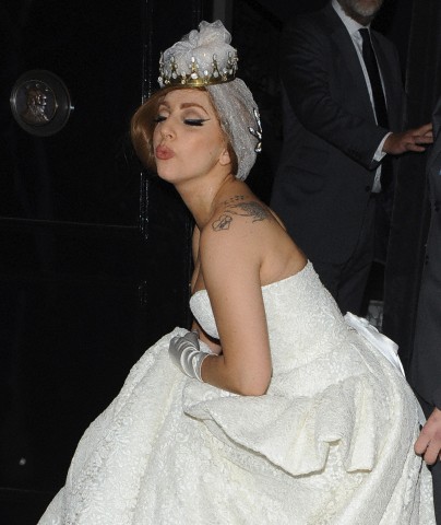  Gaga out in लंडन (Sept. 9)