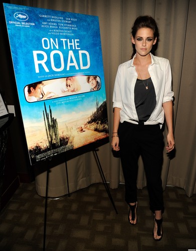  HQ: Kristen attends a screening for "On the Road" in New York {10/09/12}.