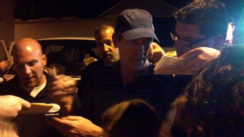  Hugh Laurie signing autographs after the konzert in Red Bank, NJ on Sept. 7, 2012