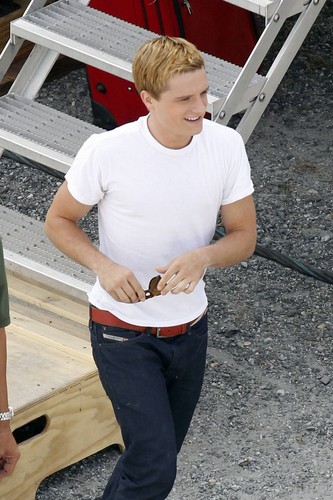  Josh Hutcherson shows up to the set of ‘Hunger Games: Catching Fire’ [HQ]