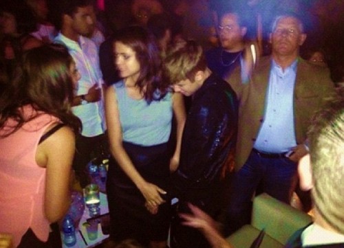 Justin and Selena at a club