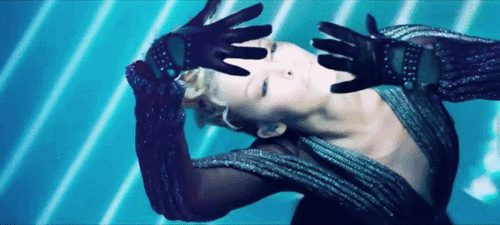 Kylie Minogue in ‘Get Outta My Way’ música video