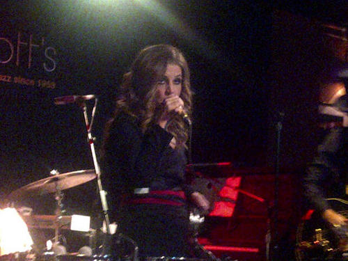  Lisa (UK concert,september 2012)