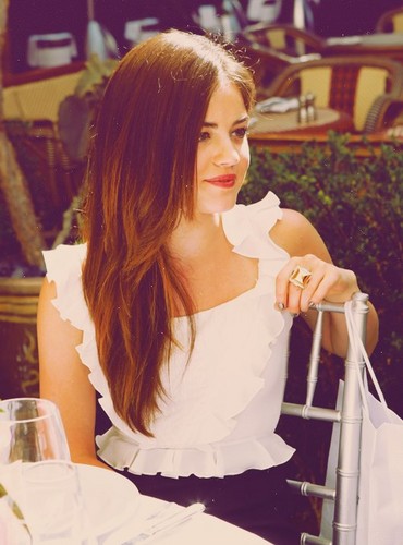  Lucy Hale <3