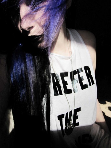  Emo girl, ira vampira, scene queen, colorful hair, purple blue rosa green red black hair, coontails,