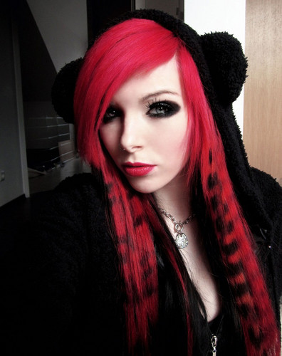  Emo girl, ira vampira, scene queen, colorful hair, purple blue merah jambu green red black hair, coontails,