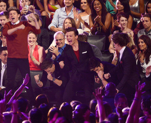 one direction right as they won X3