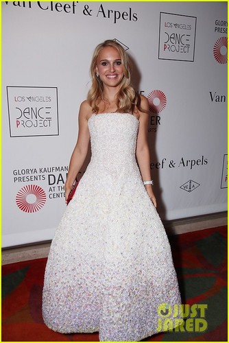  Attending バン Cleef & Arpels ディナー for LA Dance Project at Walt ディズニー コンサート Hall, Los Angeles (S