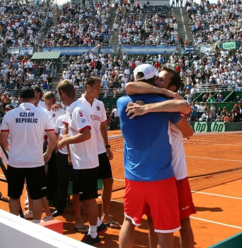  Berdych and Stepanek embrace