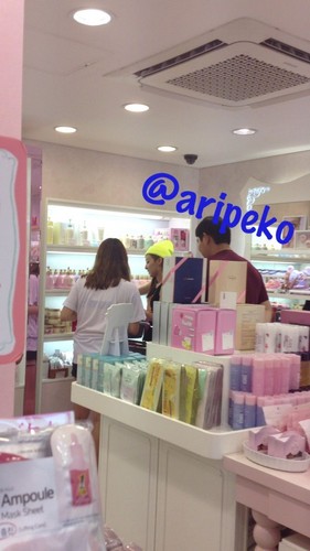  Dara Visits Etude House Store in Hongdae