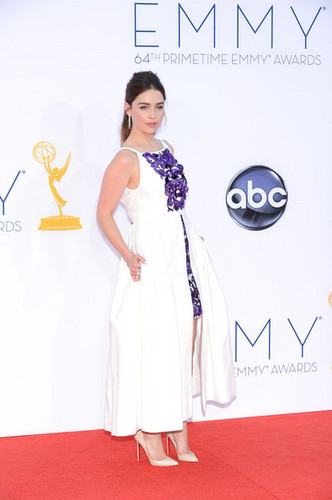  Emilia Clarke @ 2012 Emmy Awards
