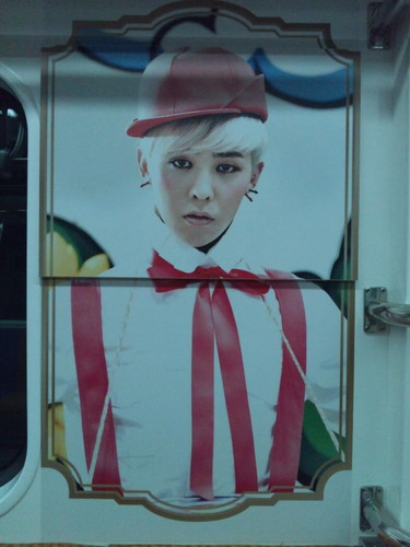  G-Dragon’s Subway Train @ Shin Bundang Line