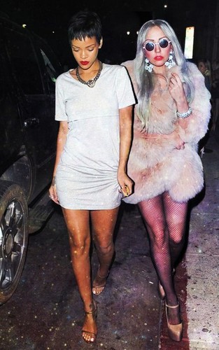  Gaga and 蕾哈娜