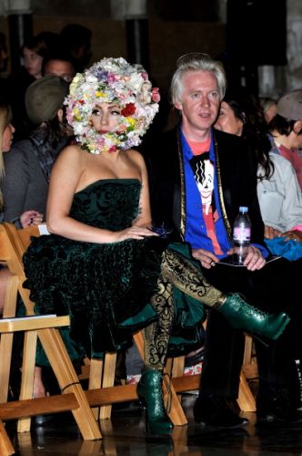 Gaga at the Phillip Tracey ipakita in London