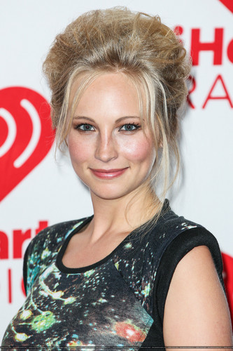  HQ: Candice at the iHeartRadio festival día 2 - Press Room. {22/09/12}.