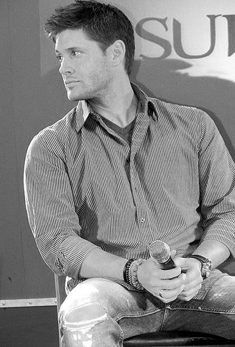  Jensen Ackles being hot is just his job