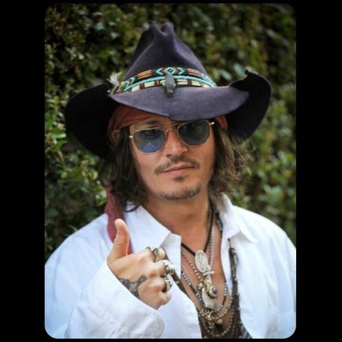  Johnny Depp sending Lane Goodwin a thumbsup