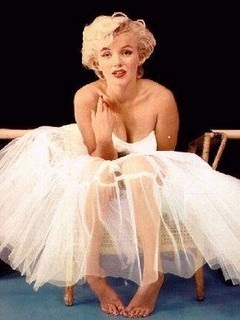  Marilyn monroe (ballet pose)