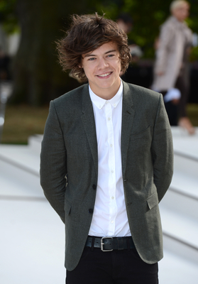  SEP 17TH - HARRY AT burberry LFW S/S 2013 WOMENSWEAR tampil