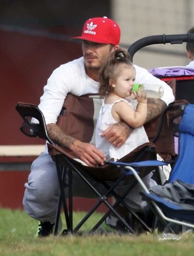  Sept. 22nd - LA - David and Harper watching the boys play 足球