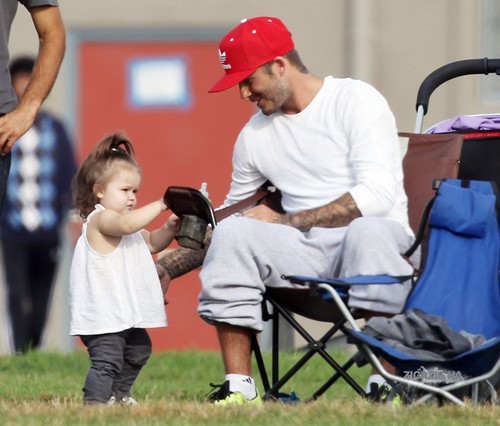  Sept. 22nd - LA - David and Harper watching the boys play 足球