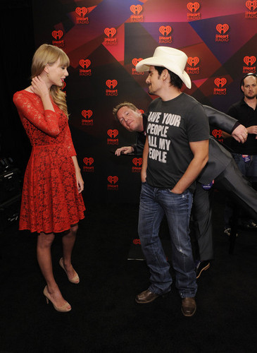  Taylor cepat, swift at the 2012 iHeartRadio musik Festival - hari 2 - Elvis Duran Broadcast Room