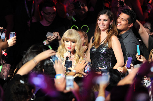  Taylor rápido, swift at the 2012 iHeartRadio música Festival - dia 2 - Show