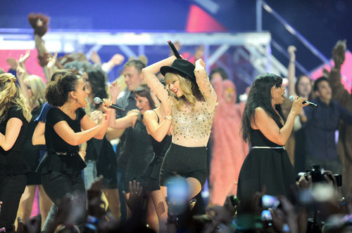  Taylor snel, swift at the 2012 iHeartRadio muziek Festival - dag 2 - toon