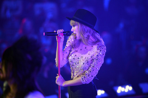  Taylor snel, swift at the 2012 iHeartRadio muziek Festival - dag 2 - toon