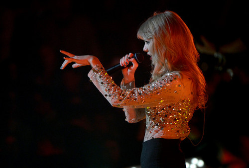  Taylor 迅速, 斯威夫特 at the 2012 iHeartRadio 音乐 Festival - 日 2 - 显示