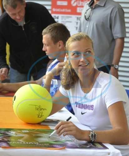  Tomas Berdych and Petra Kvitova signed in Prostejov ..
