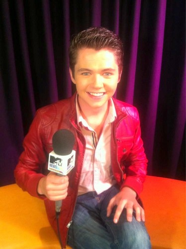  damian tells mtv about the season 3 DVD and his plans to be the siguiente Simon Cowell.