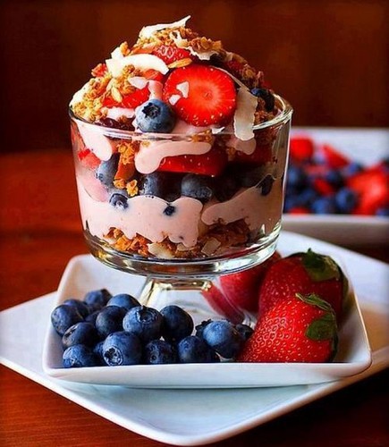  delicious berries dessert <3