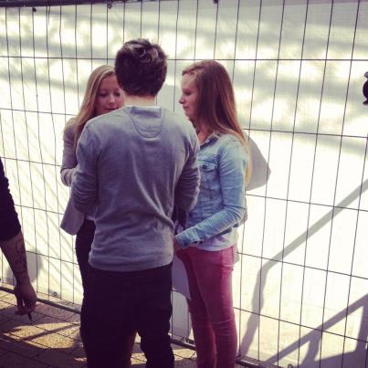  niall with fans
